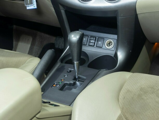 toyota-rav4-bensin-2010-big-18