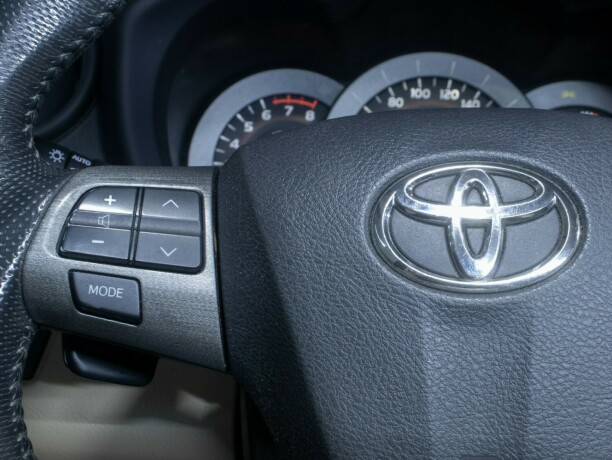 toyota-rav4-bensin-2010-big-28