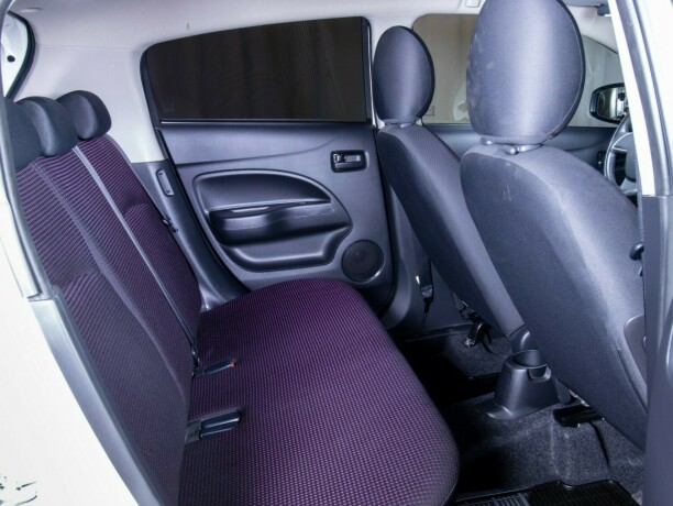 mitsubishi-space-star-bensin-2014-big-47