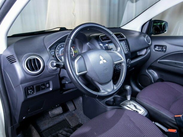 mitsubishi-space-star-bensin-2014-big-38