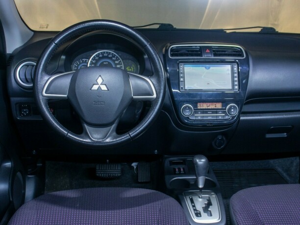 mitsubishi-space-star-bensin-2014-big-36