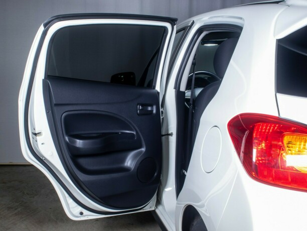 mitsubishi-space-star-bensin-2014-big-22
