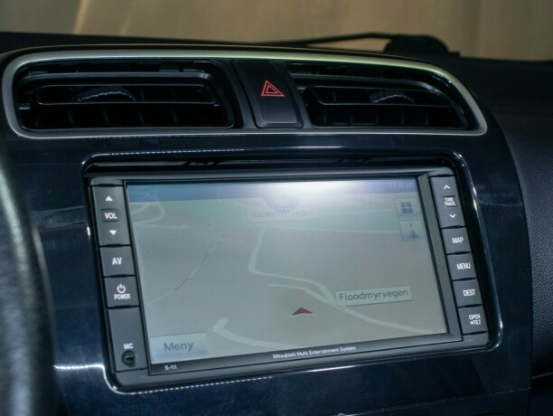 mitsubishi-space-star-bensin-2014-big-32