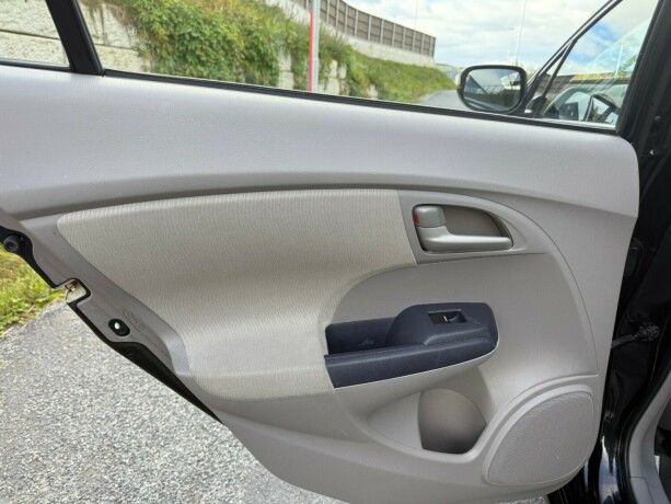 honda-insight-bensin-2009-big-16