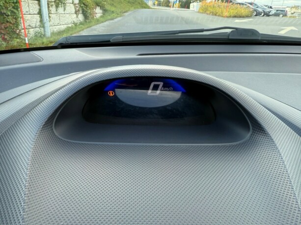 honda-insight-bensin-2009-big-23