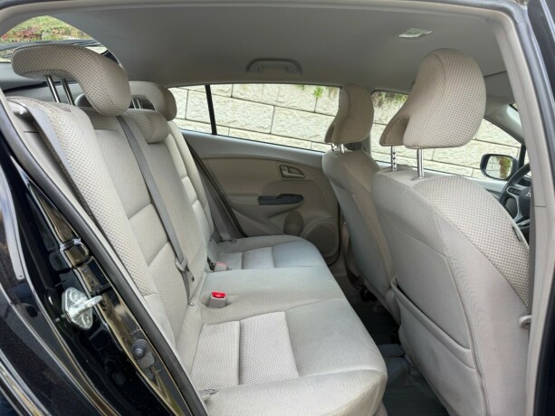 honda-insight-bensin-2009-big-11