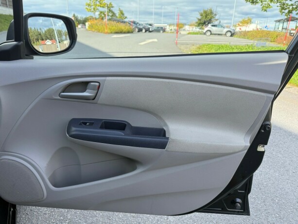 honda-insight-bensin-2009-big-10