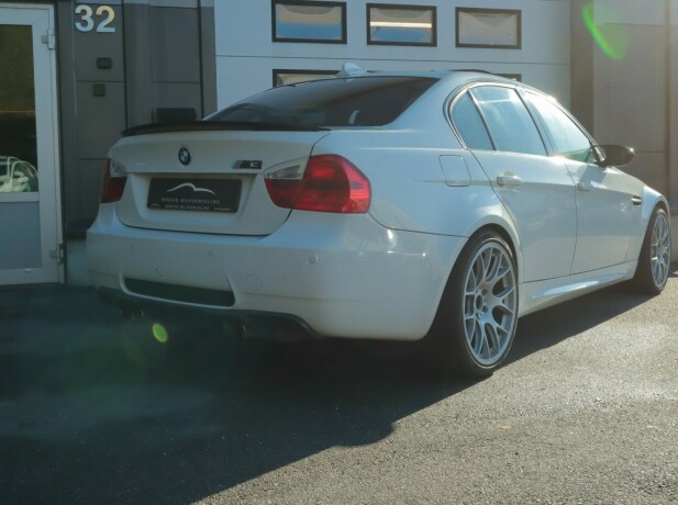 bmw-m3-bensin-2008-big-3