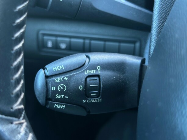 peugeot-308-diesel-2014-big-29