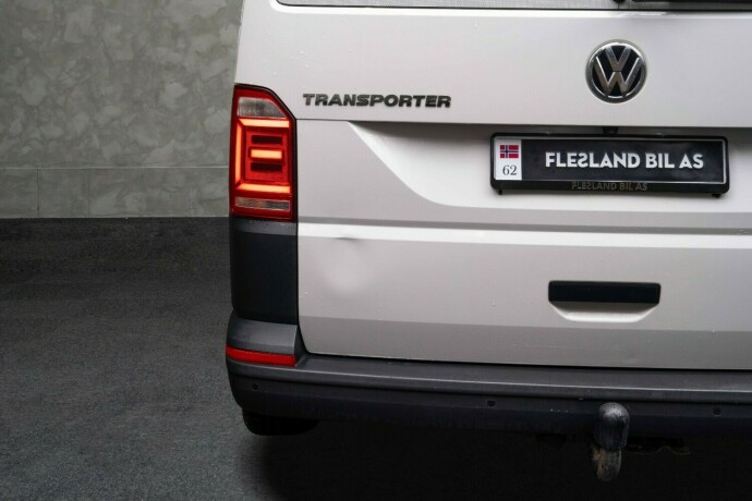 volkswagen-transporter-diesel-2019-big-11