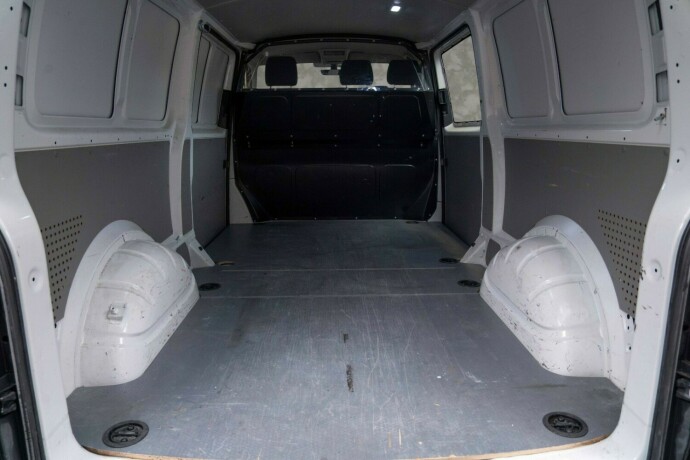 volkswagen-transporter-diesel-2019-big-27