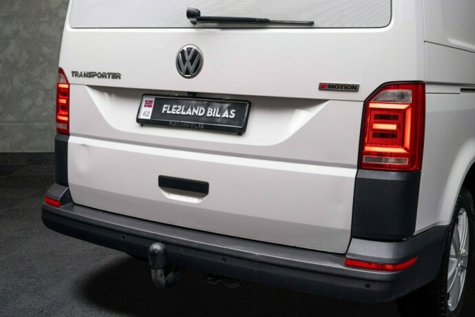 volkswagen-transporter-diesel-2019-big-12