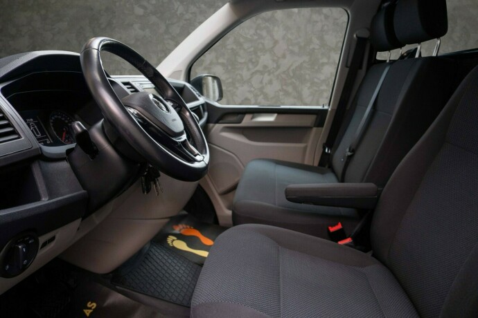 volkswagen-transporter-diesel-2019-big-23