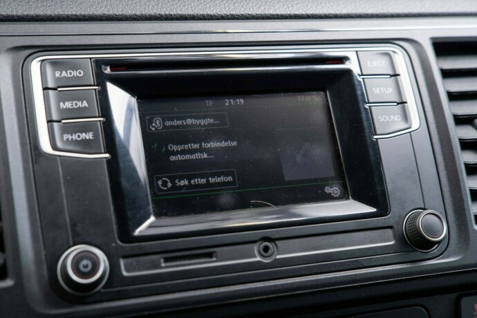 volkswagen-transporter-diesel-2019-big-19