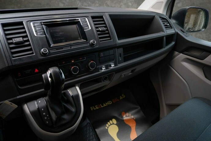 volkswagen-transporter-diesel-2019-big-17