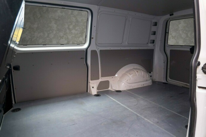 volkswagen-transporter-diesel-2019-big-29