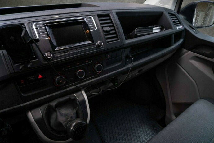 volkswagen-transporter-diesel-2018-big-14