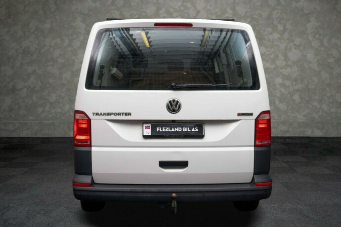 volkswagen-transporter-diesel-2018-big-9