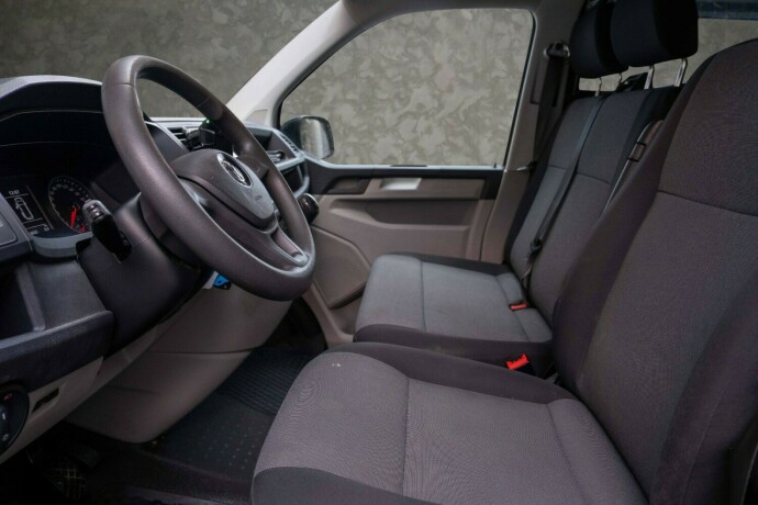 volkswagen-transporter-diesel-2018-big-19