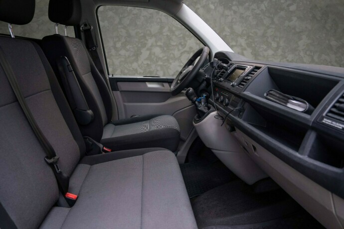 volkswagen-transporter-diesel-2018-big-21