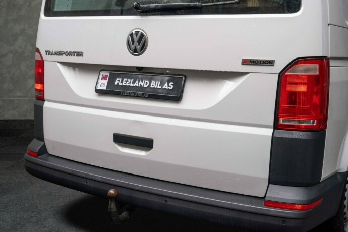 volkswagen-transporter-diesel-2018-big-11