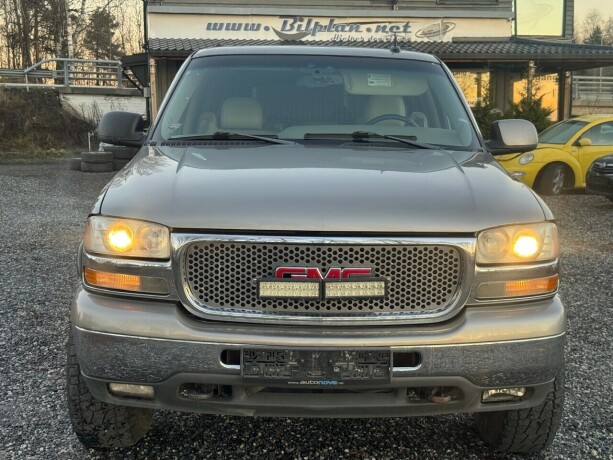 gmc-yukon-bensin-2003-big-1