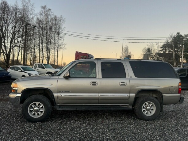 gmc-yukon-bensin-2003-big-3