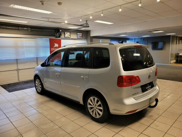 volkswagen-touran-diesel-2011-big-5