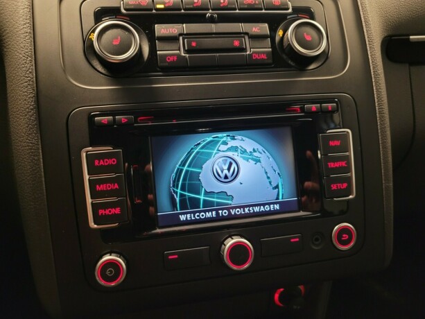volkswagen-touran-diesel-2011-big-15