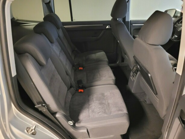 volkswagen-touran-diesel-2011-big-12