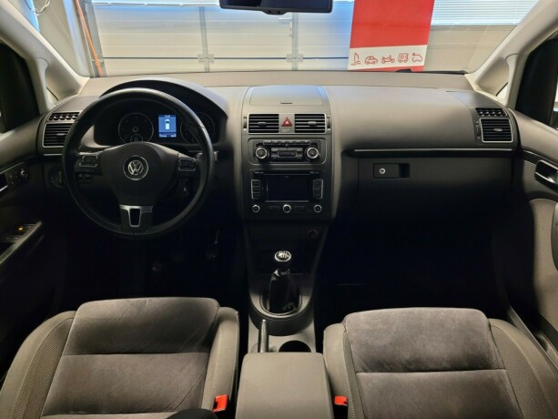 volkswagen-touran-diesel-2011-big-20