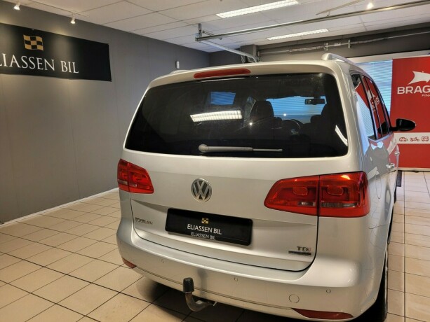 volkswagen-touran-diesel-2011-big-4