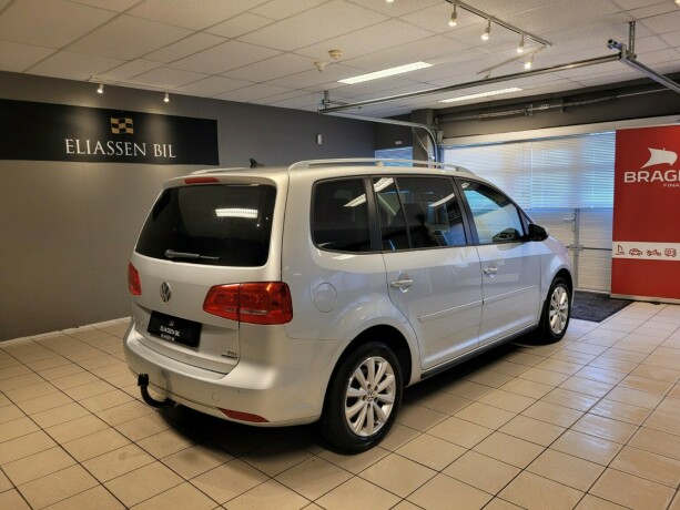 volkswagen-touran-diesel-2011-big-3