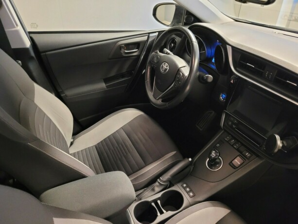 toyota-auris-elektrisitetbensin-2017-big-11