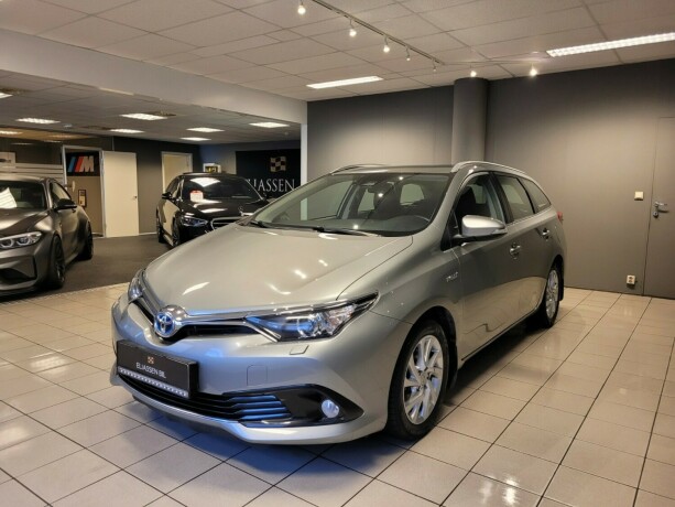 toyota-auris-elektrisitetbensin-2017-big-7