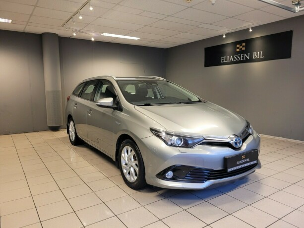 toyota-auris-elektrisitetbensin-2017-big-8