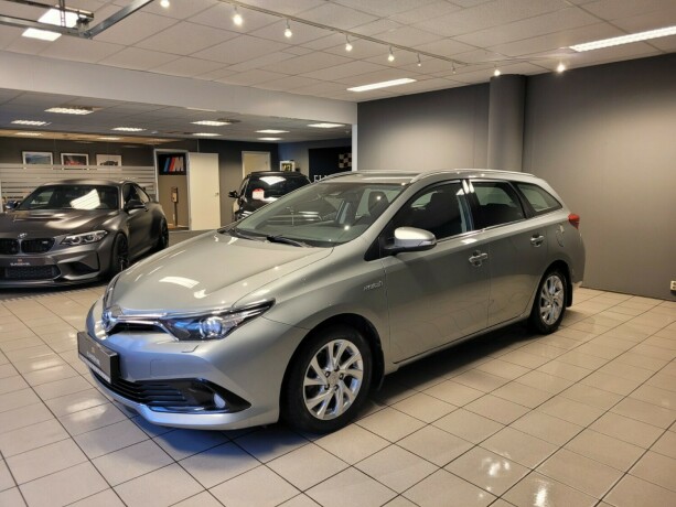 toyota-auris-elektrisitetbensin-2017-big-6