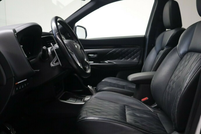 mitsubishi-outlander-elektrisitetbensin-2019-big-15