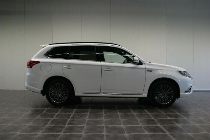 mitsubishi-outlander-elektrisitetbensin-2019-big-4
