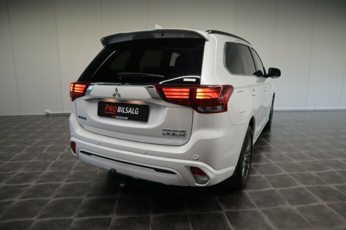 mitsubishi-outlander-elektrisitetbensin-2019-big-1