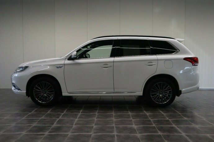 mitsubishi-outlander-elektrisitetbensin-2019-big-3