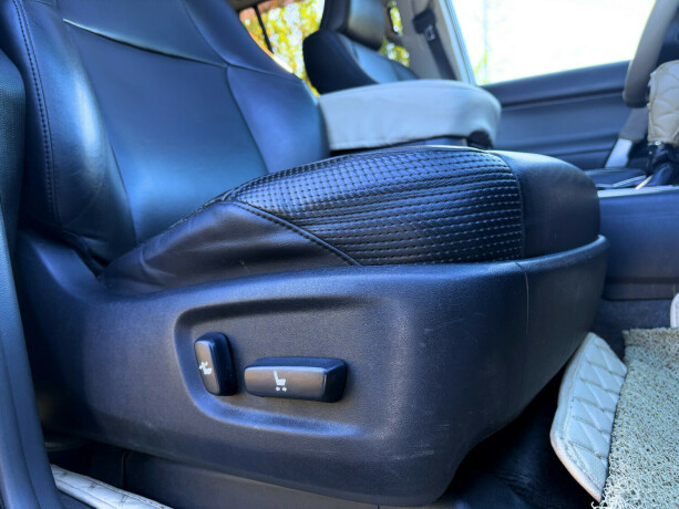 toyota-land-cruiser-diesel-2010-big-10