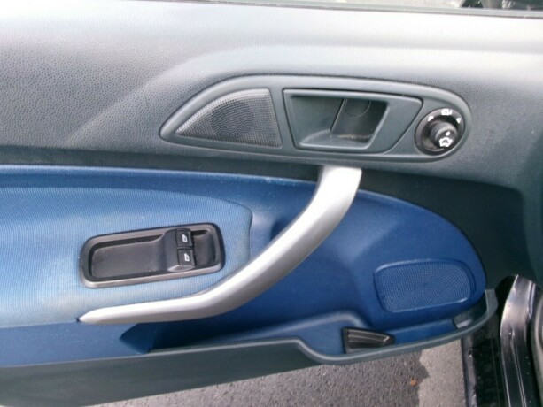 ford-fiesta-diesel-2010-big-9
