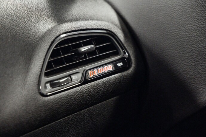 dodge-challenger-bensin-2018-big-22