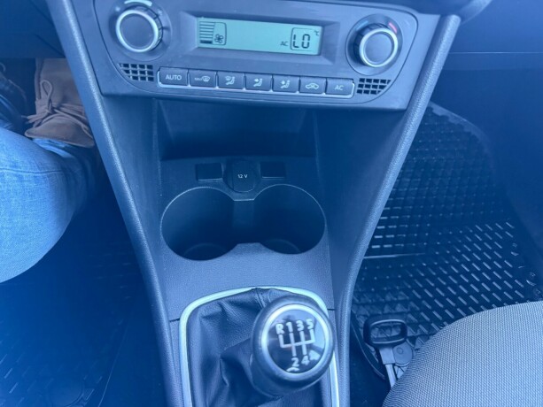 volkswagen-polo-diesel-2010-big-19