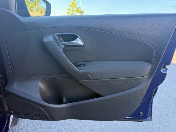 volkswagen-polo-diesel-2010-big-8