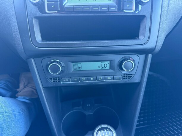 volkswagen-polo-diesel-2010-big-21