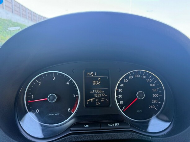 volkswagen-polo-diesel-2010-big-23