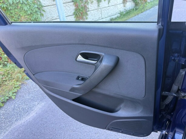 volkswagen-polo-diesel-2010-big-13