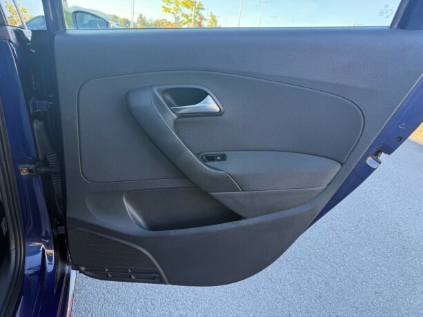 volkswagen-polo-diesel-2010-big-10